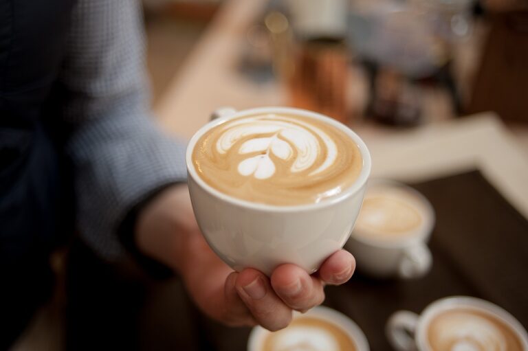 membuat latte art