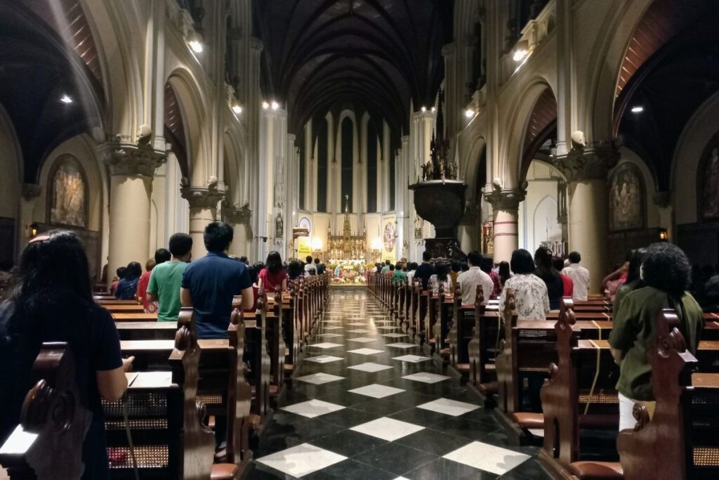 Keindahan Misa Malam Natal: Sebuah Perayaan Penuh Makna