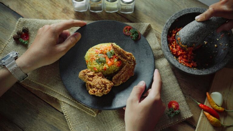 Penyajian Makanan Tradisional Indonesia