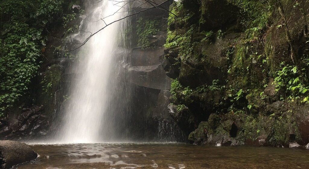 Wisata Alam Anti Mainstream! Air Terjun Blemantung Menanti Petualanganmu