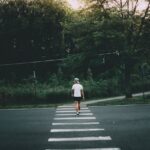 Tips menyebrang jalan