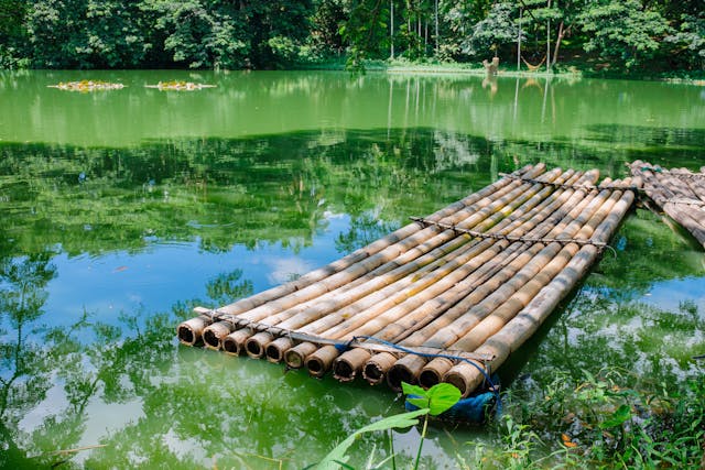 rakit bambu